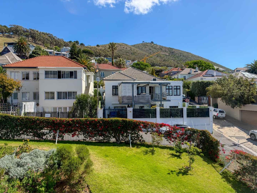 To Let 2 Bedroom Property for Rent in Green Point Western Cape